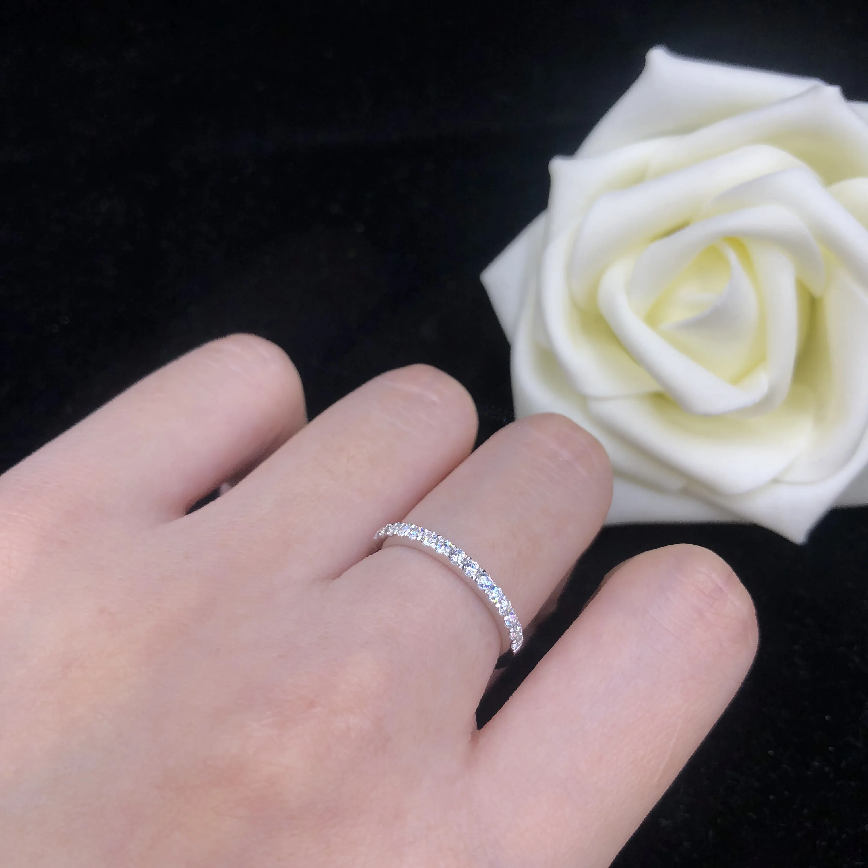 Au750 weiblicher Ring halbe Ewigkeit 1,5mm 0,23 ct runder Schnitt d vvs1 Moissan ite Ehering 18 Karat Weißgold Schmuck