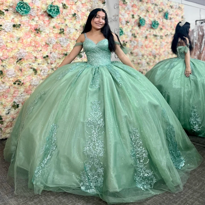 

Sage Green Princess Ball Gown Quinceanera Dresses Off The Shoulder Celebrity Party Gowns Beaded Appliques Lace Tull Vestido 15