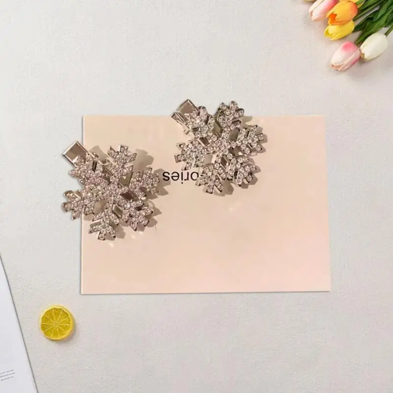 Snowflake Pearl Hair Clip Winter Girls Small Sweet Bobby Pins Women Fashion Retro Flower Hairside Headwear Accessories