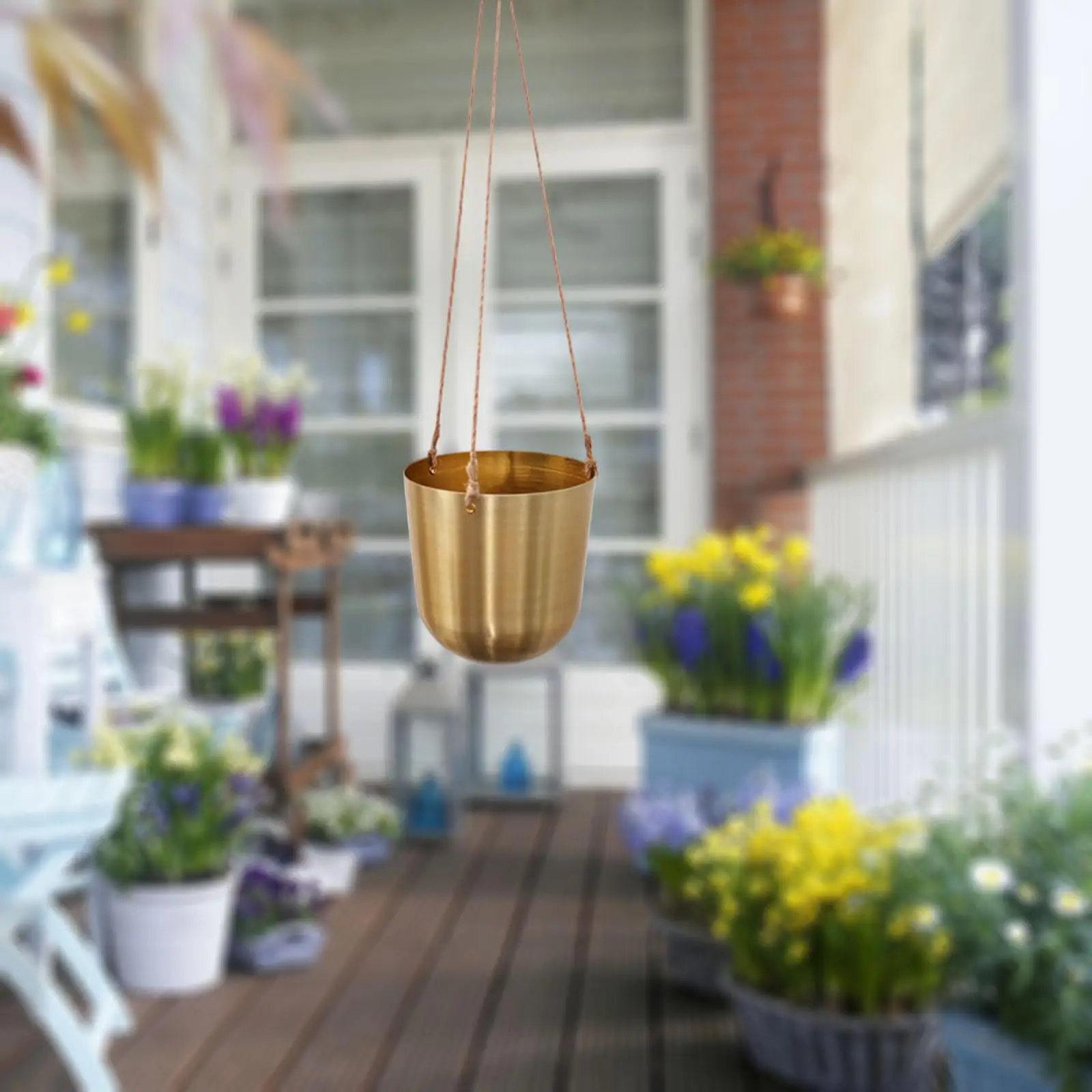 

Подвесной горшок для украшения сада