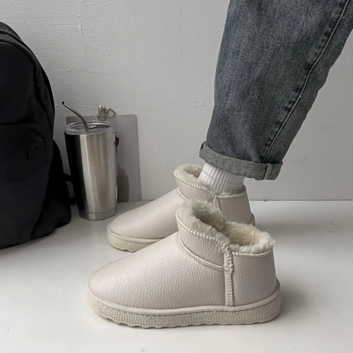 

Зимние короткие плюшевые ботинки для женщин, новинка 2023, модные сохраняющие тепло женские зимние ботинки на платформе, Уличная Повседневная обувь без застежки
