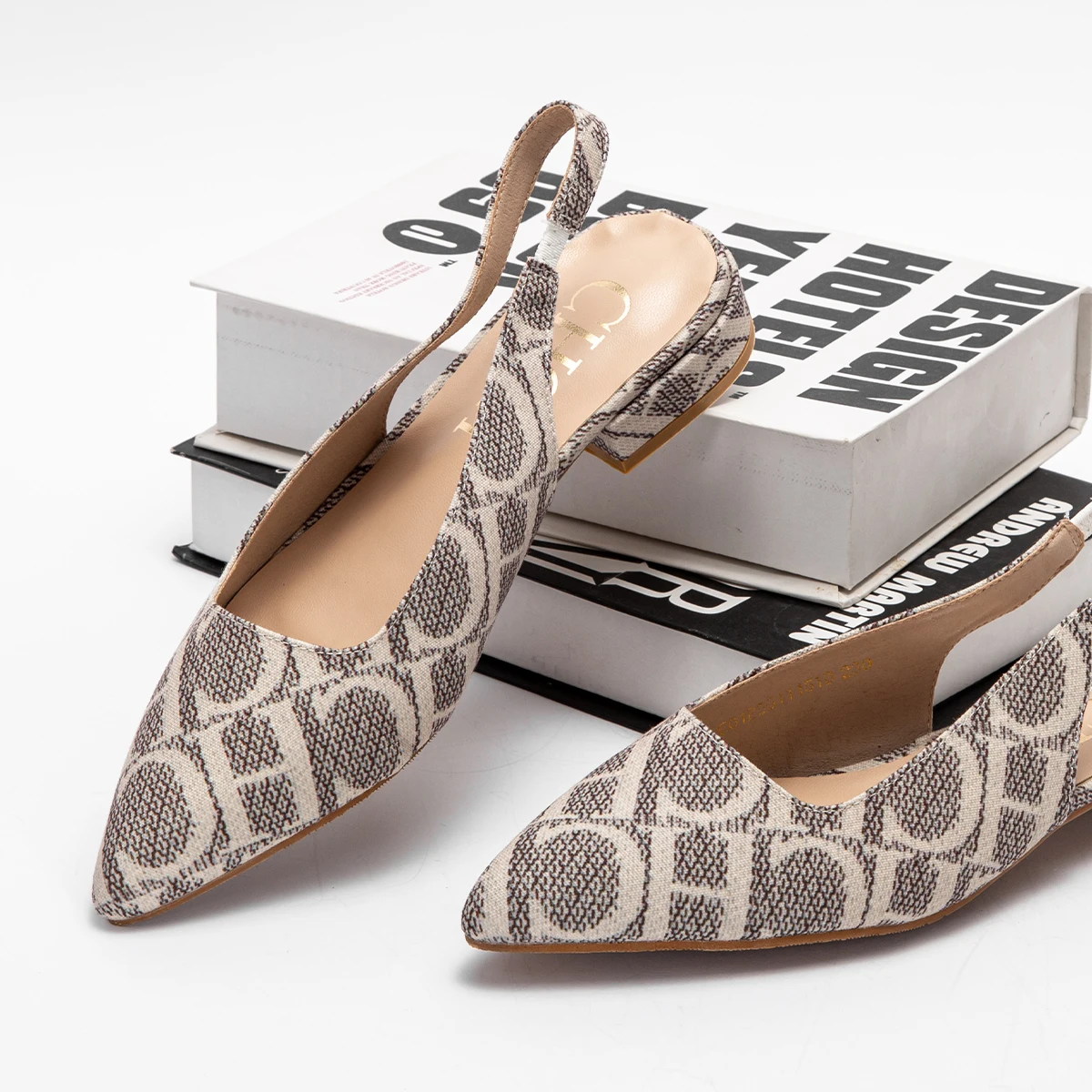 Fashionable Classic Design New Women's Flat Sandals Summer Sandals Slippers Open Toe Sexy Travel Party Sandals