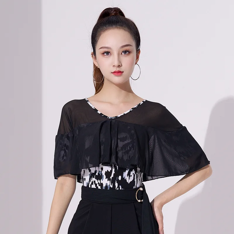 

Женский танцевальный топ с оборками на рукавах