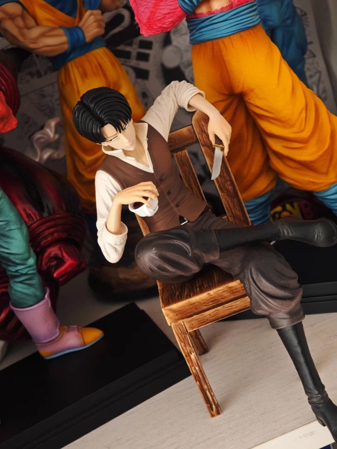 Levi Ackerman Sitting Pose GK Figure Anime Statue - Desktop Decoration Collectible