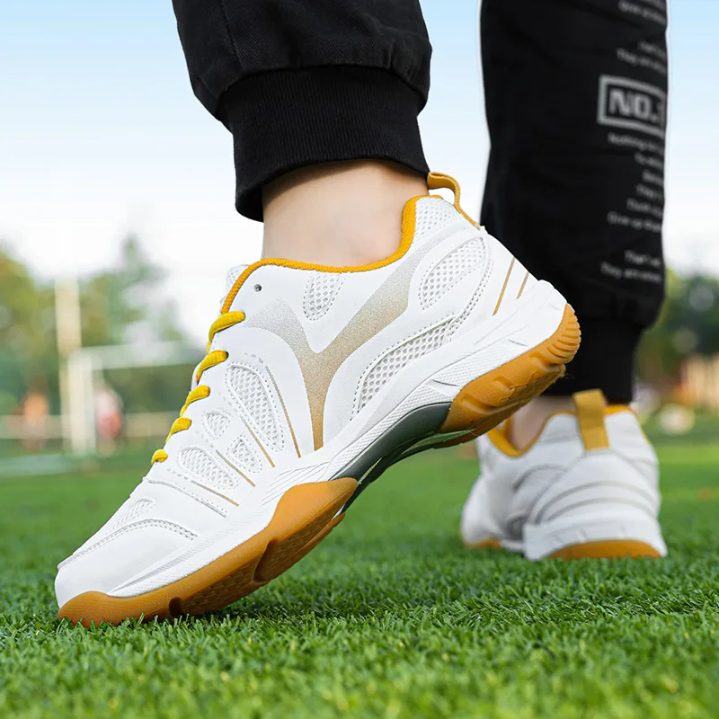 New Professional Badminton Shoes, Men's and Women's Anti-skid Tennis Shoes, Breathable and Lightweight Training Shoes