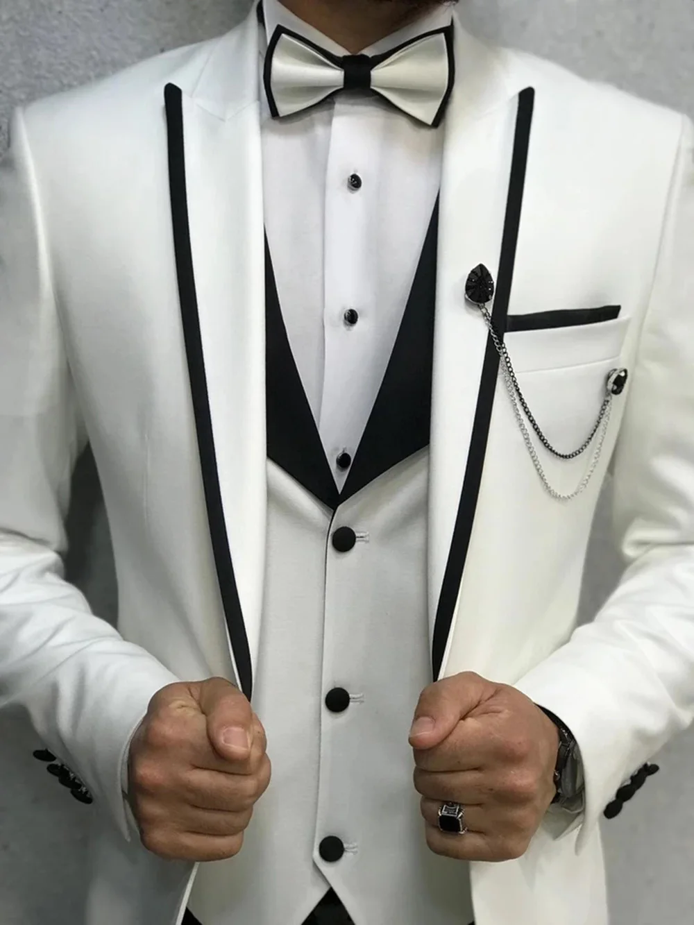 Men Suits 3 Pieces Slim Fit One Button Casual Business Groomsmen Brown Peak Lapel Tuxedos For Formal Wedding(Blazer+Pants+Vest)