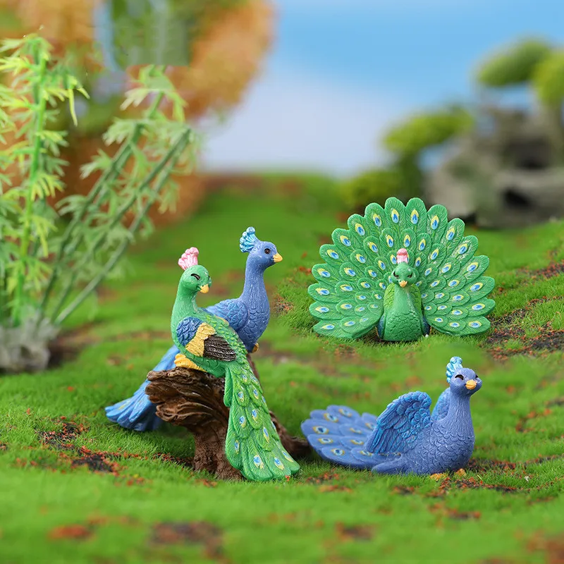 カラフルな孔雀の陶器置物 カラフルな孔雀の陶器置物 カラフルな孔雀の