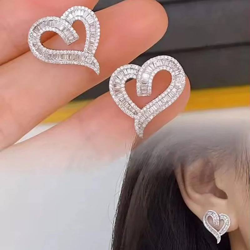 Huitan Wunderschöne Aushöhlen Herz Ohrringe Weibliche Luxus Brillante Zirkonia Zubehör für Hochzeit Party Romantische Dame Schmuck