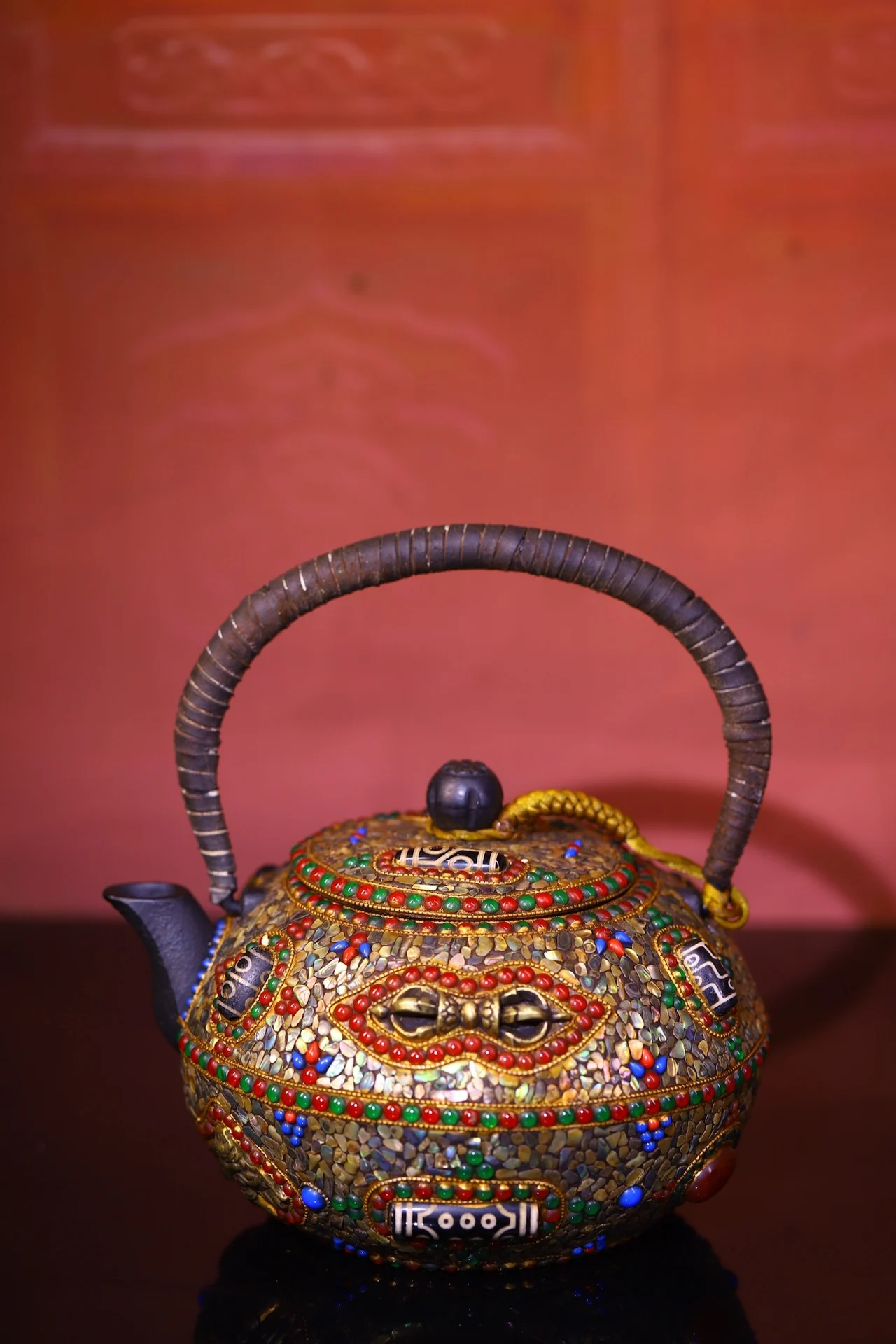 

8"Tibetan Temple Collection Old Tiantie Painted Mosaic Gem gZi Beads Shell Vajra Butter Pot Kettle Teapot Town house Exorcism