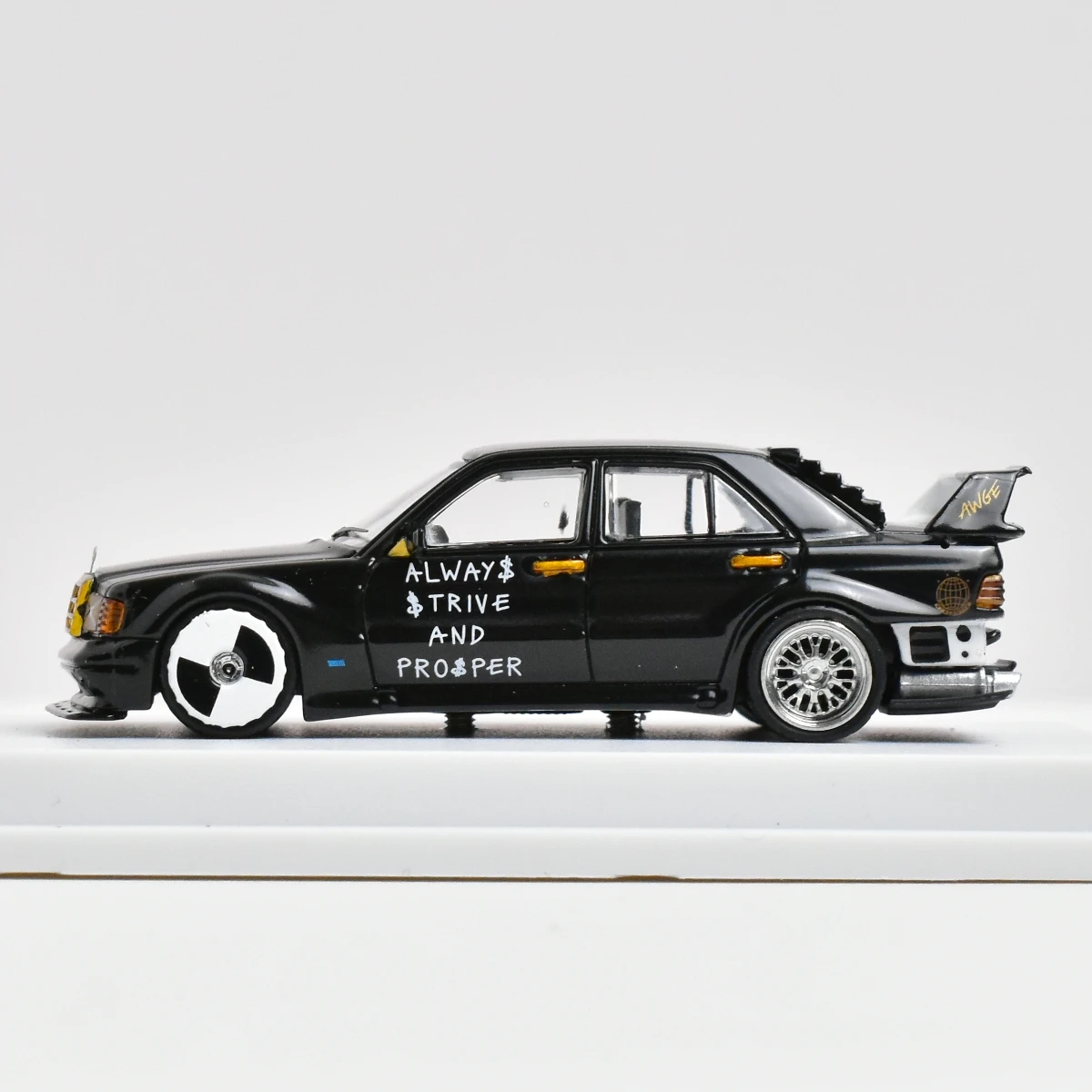 SEEKER 1:64 190E 2.5-16 Evolution Diecast Model Car 5