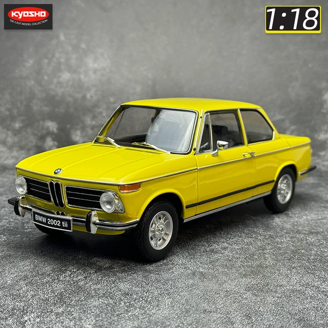 KYOSHO 1:18 2002 tii car model classic car collection display gift