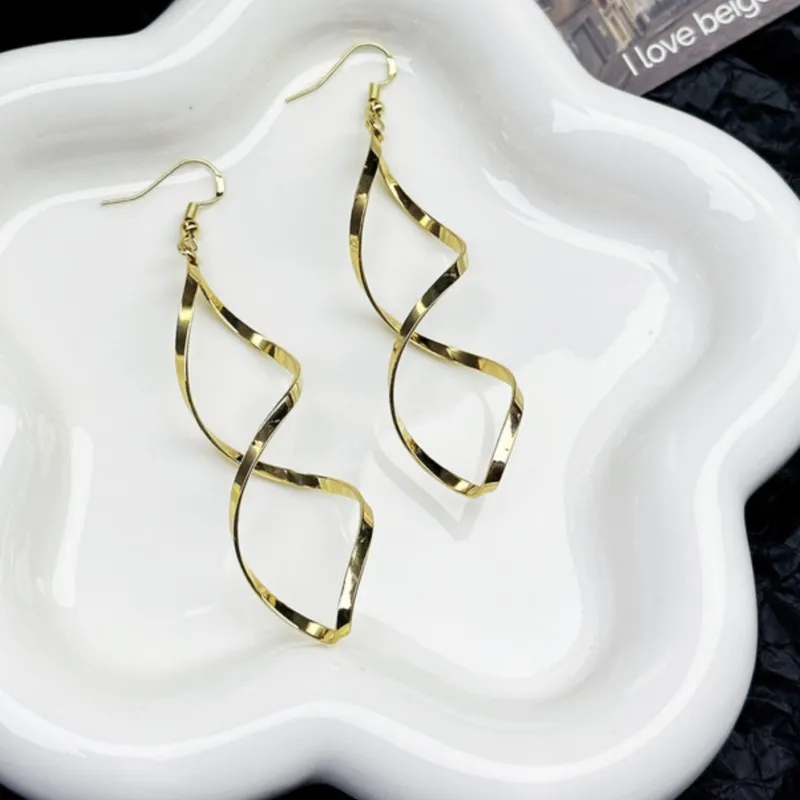 Personalized Spiral Curved Wave Tassel Drop Earrings for Women Korean Fashion Stud Earring Jewelry Accessories Pretty Gifts