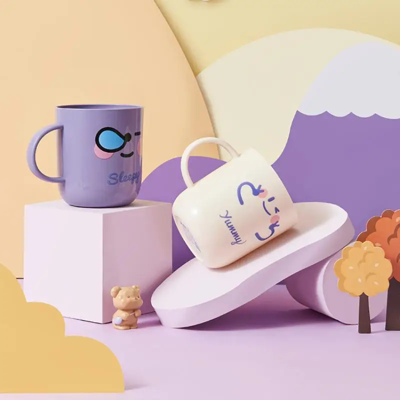 Glad tandborstmugg med ansikte för barn i badrummet_voghion.com