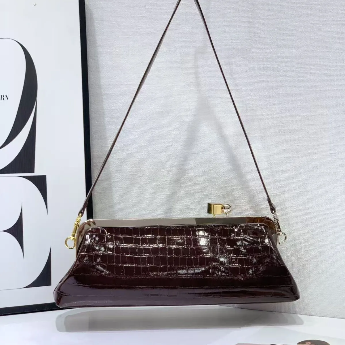 2025 Women's Luxury Top Handle Underarm Bag New Fashionable Designer Shoulder Handbags Crossbody Bag Evening Clutch