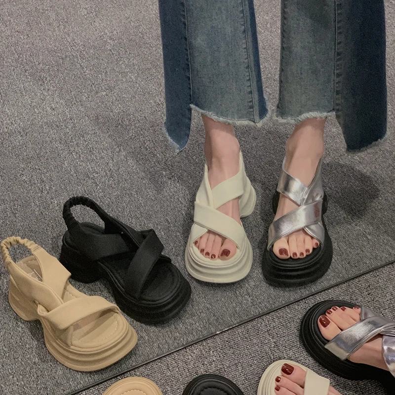 2024 뉴 여름 여성 샌들 두꺼운 바닥 겉옷 슬리퍼 부드러운 바닥 캐주얼 신발 편안한 통기성 슬립 온 