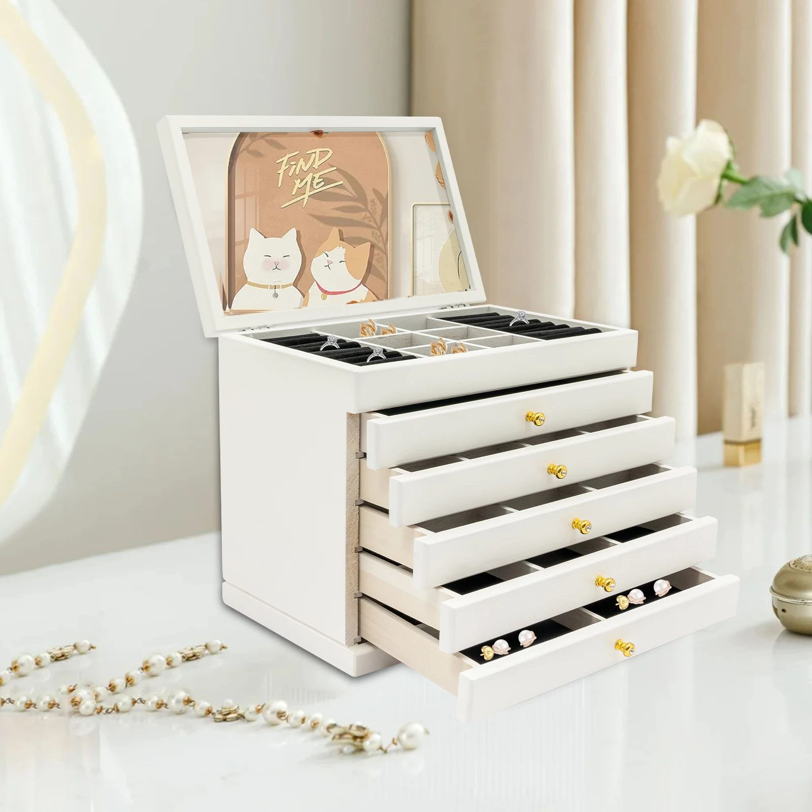 Détail des matériaux et du velours intérieur de la boîte à bijoux