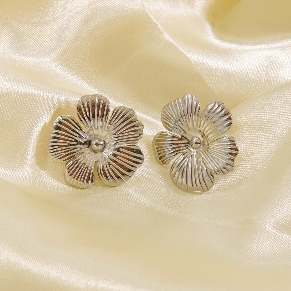 Luxury vintage metallic flower stud earrings Gold plated stainless steel earrings for women 4