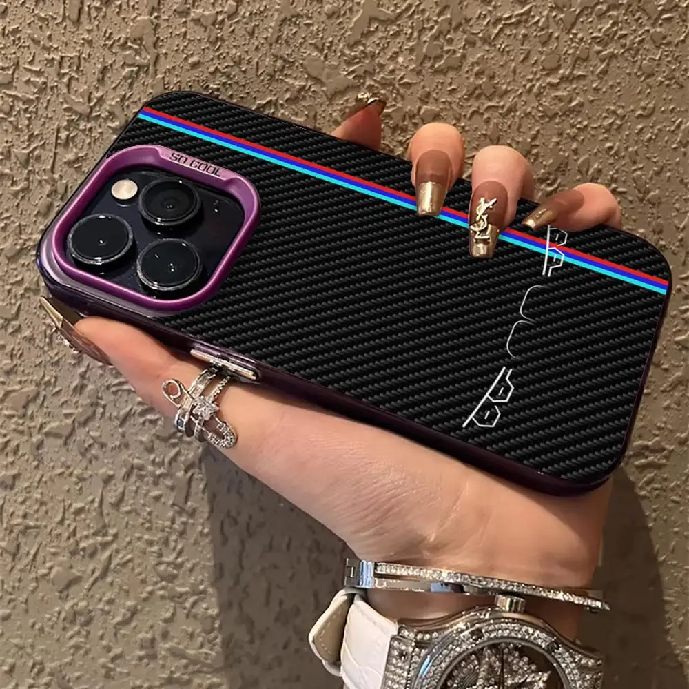 Sleek Carbon Fiber Pattern Shockproof Phone Case - Anti-Fingerprint Design