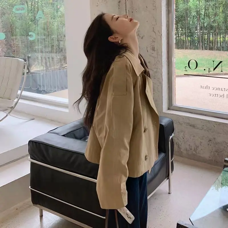 

Женская короткая ветровка цвета хаки, новая осенняя свободная облегающая ветровка в западном стиле корейской версии, повседневная одежда для снижения возраста, 2023