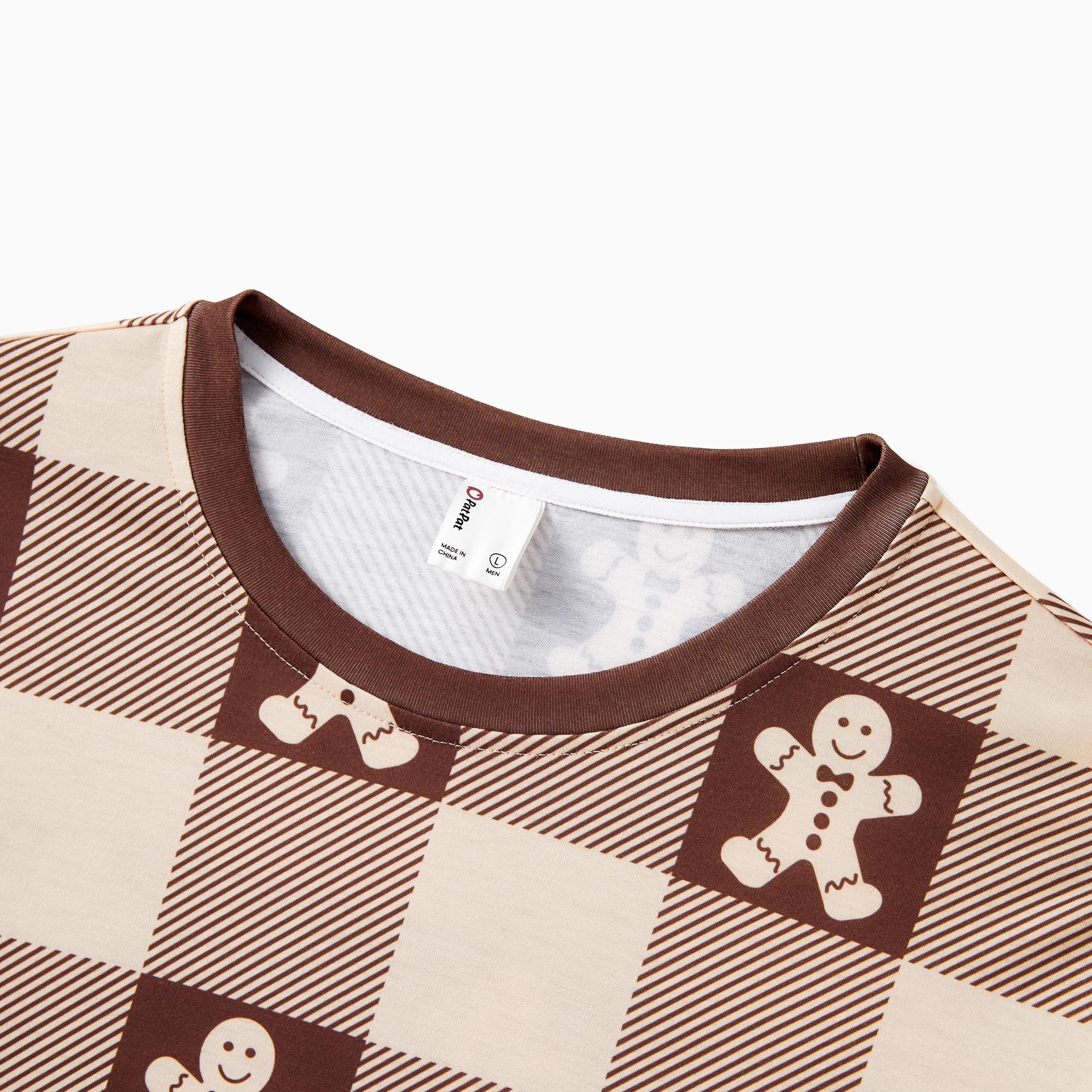 thumbnail image 4 of Conjuntos de pijamas navideños a juego para toda la familia con estampado de cuadros y hombre de jengibre y cuello Henley abotonado, 4 of 5