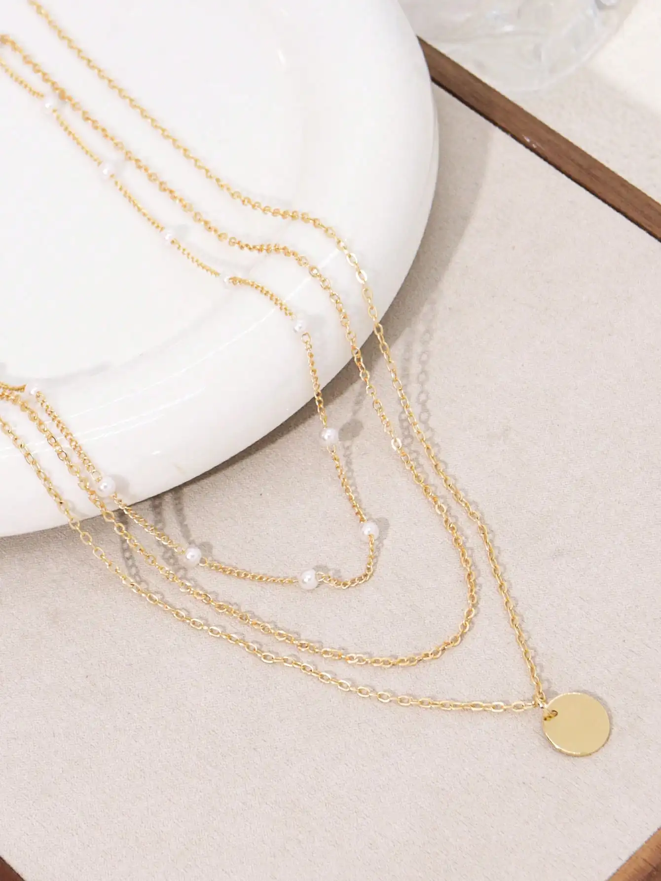 Elegant Pearl Necklaces Women Stainless Steel Round Pendant Daily Wear