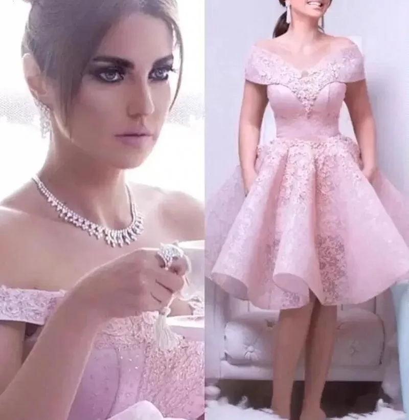 

Модные арабские Короткие Розовые коктейльные платья, элегантное кружевное платье с аппликацией на плечах и оборками для выпускного вечера, женское платье