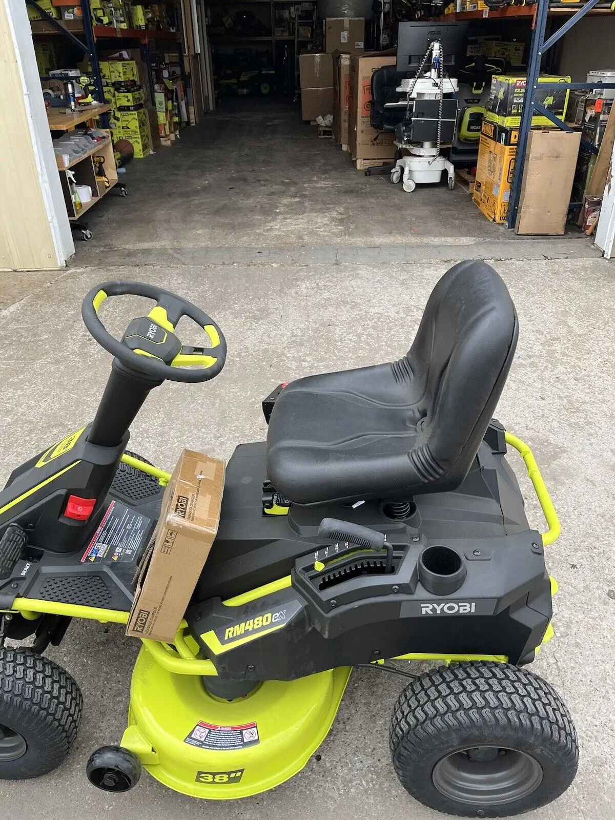 

Outdoor Activities RYOBI 38" RM480Ex 100Ah Battery Electric Riding La% wn Mo wer