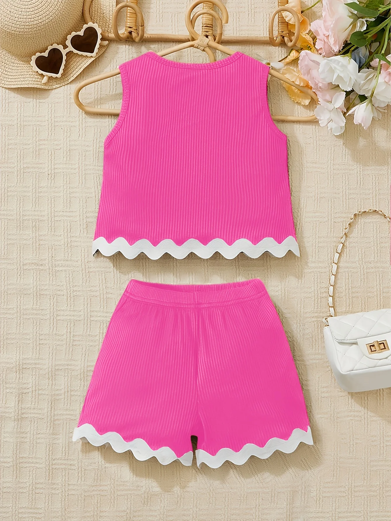 Girls' Casual Outfit: Vest + Shorts Two-Piece Set, Black and Rose Red with White Lace Design, Stylish and Attractive, Suitable for Children Aged 4-12, Versatile Clothing for Summer Home Wear and Outin - 2