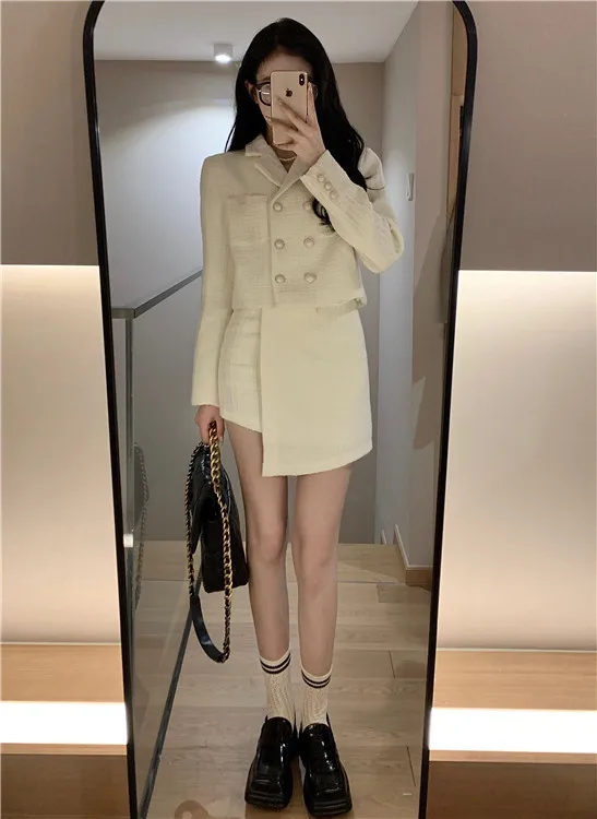 

Женский костюм с ассиметричной мини-юбкой, комплект из двух предметов в стиле шик с жакетом и асимметричной мини-юбкой, цена на фото