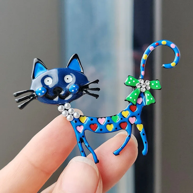 Charming Cat Shaped Vintage Brooch for Women