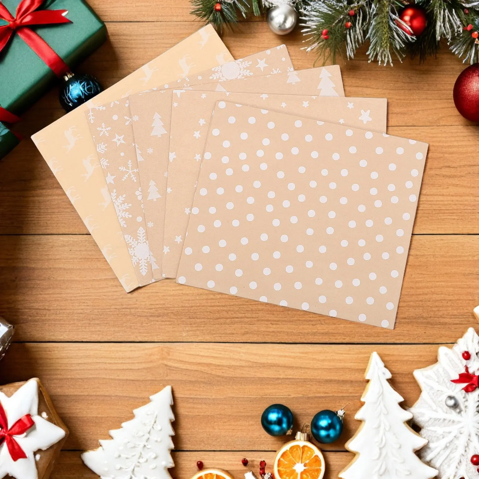 5Pcs 크리스마스 포장지 롤 크래프트 브라운 선물 포장 축제 눈송이 패턴 휴일 파티 장식 꽃 꽃다발