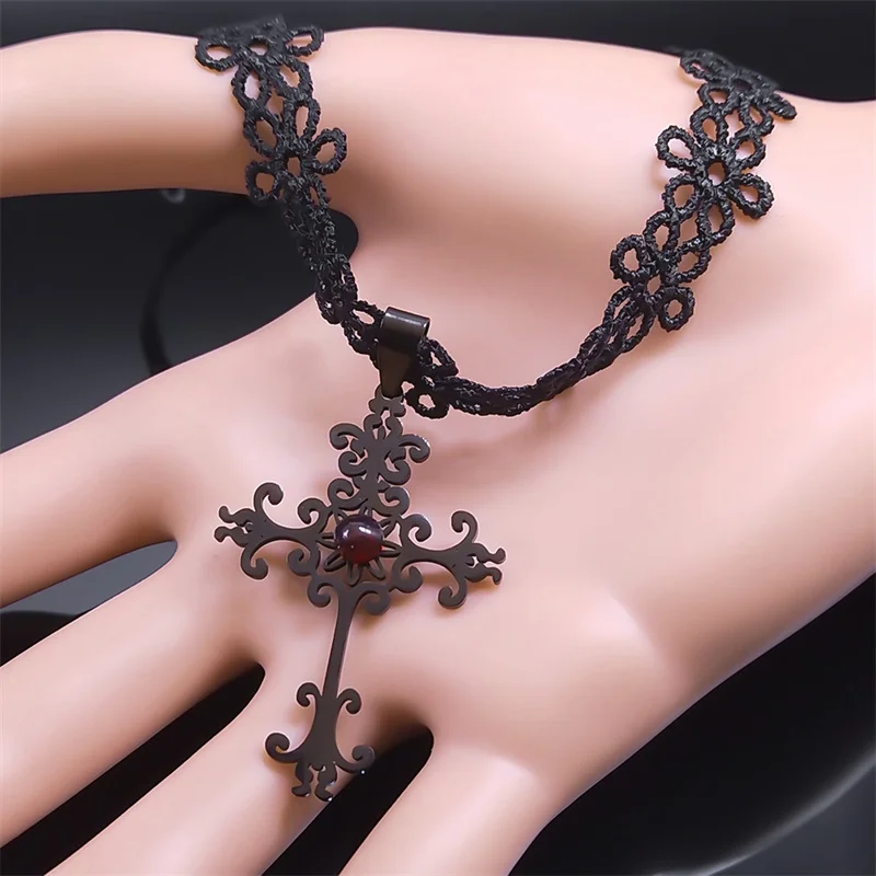 Collana Gotica Con Croce D'Argento E Perline Di Spinello Nero: Gioiello Donne Con Cristalli E Catena