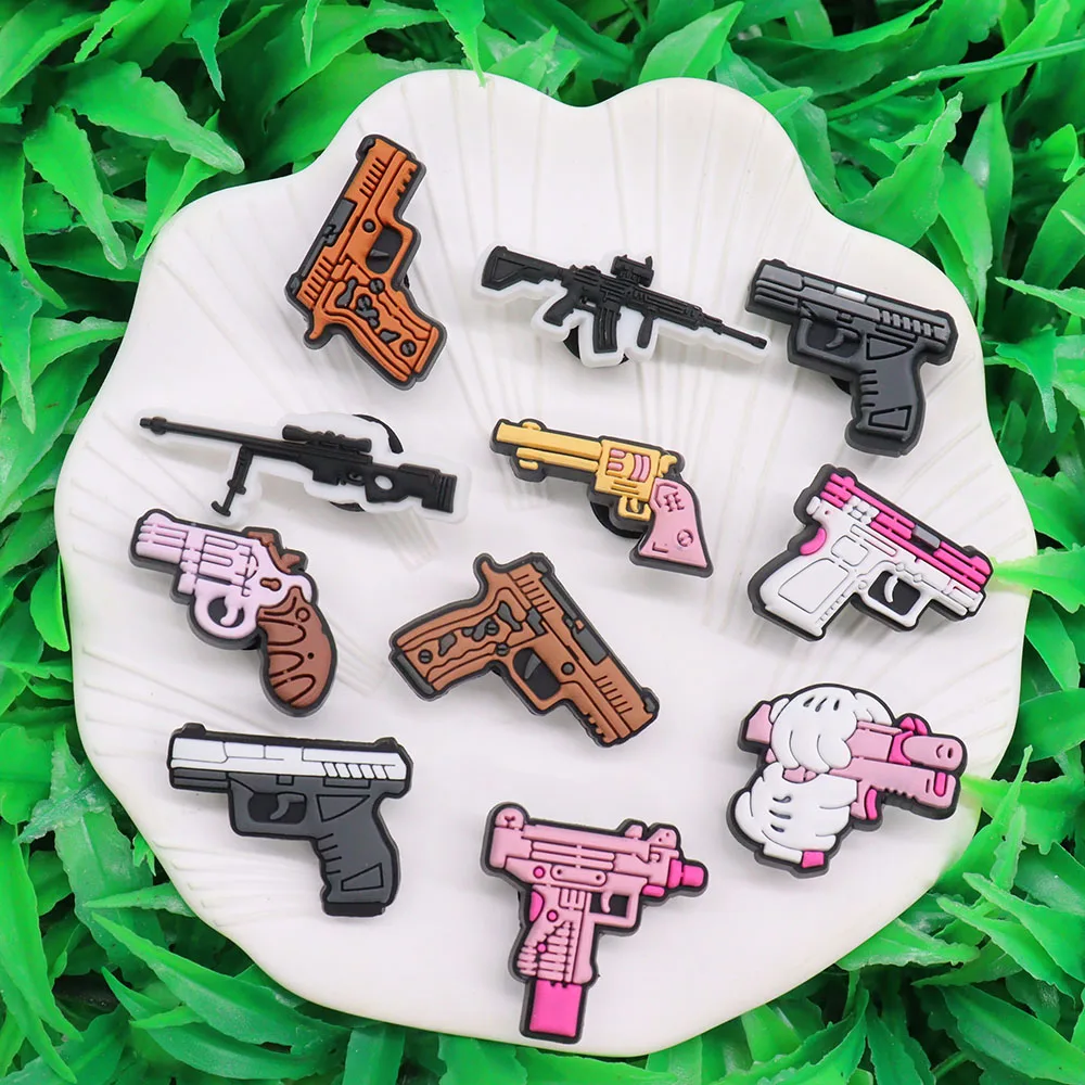 

50 шт. оптом пистолет ПВХ ShoecuteCharms Мужчины Женщины крутое украшение Пряжка орнамент DIY браслет Рождественский подарок