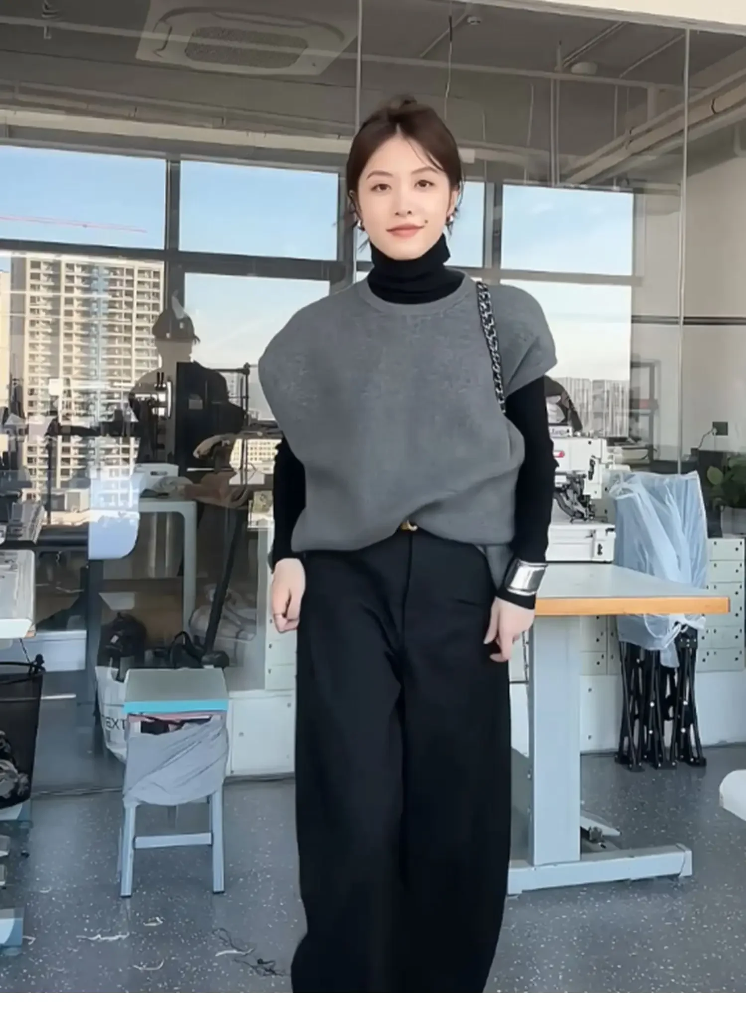 

New women's European goods unique chic coat gray sleeveless knit vest sweater vest outside.