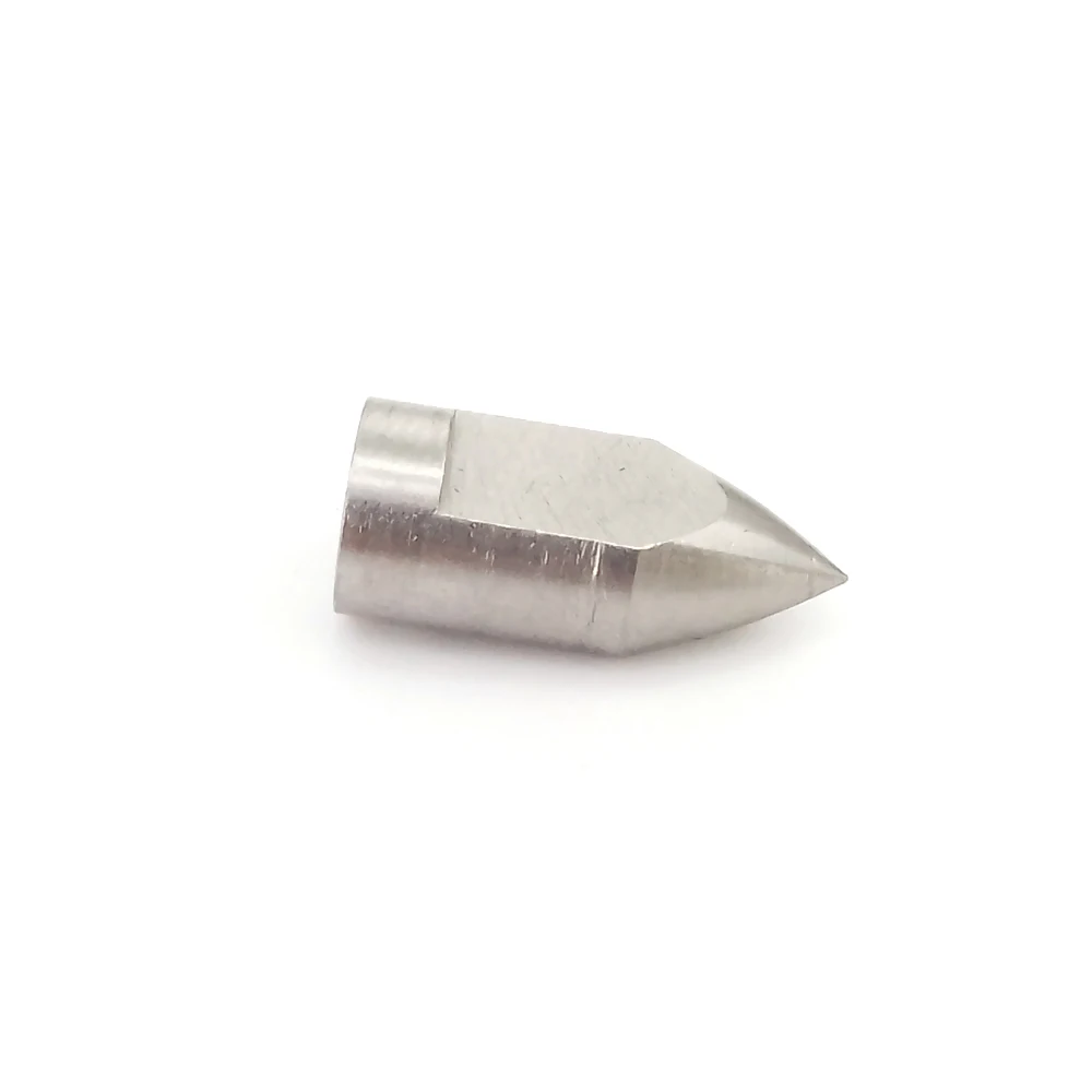 Gros plan sur un écrou M4 pour hélice de bateau RC, vissé sur un arbre fileté 4mm.