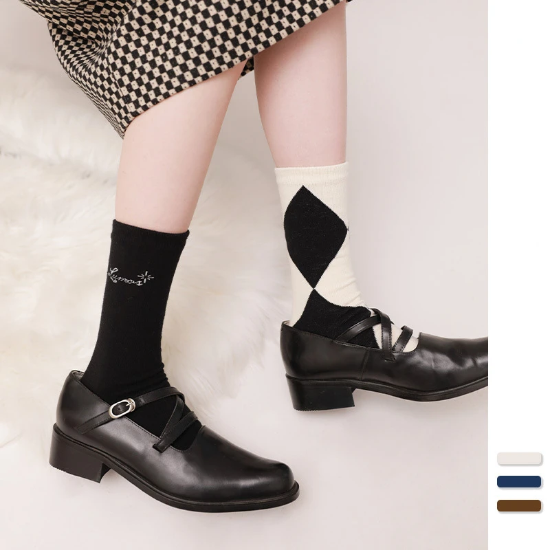 

Autumn and winter new elegant asymmetric diamond check British college style lady JK socks cotton female mid-thigh socks