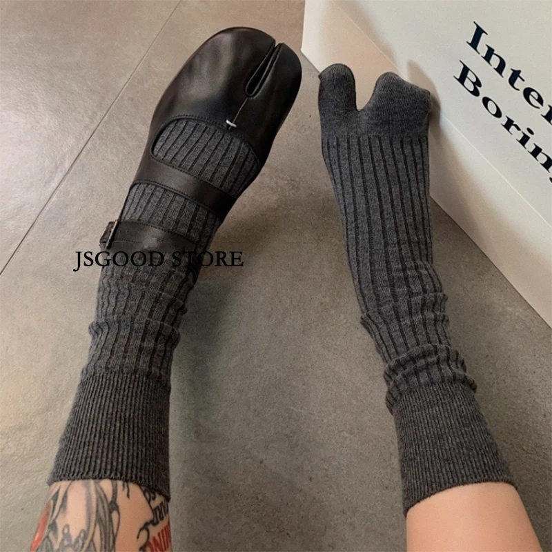 

High Quality Combed Cotton Split Toe Woman Socks Solid Color Simple Comfortable Soft Two-Toed Japanese Harajuku Women's Tabi Sox