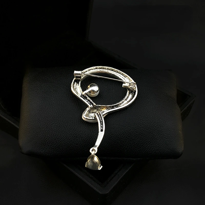 Exquisite Smart Snakes Brooch Men Women Retro Corsage Elegant Sweater Suit Animal Pin Accessories Pearl Rhinestone Jewelry Gifts