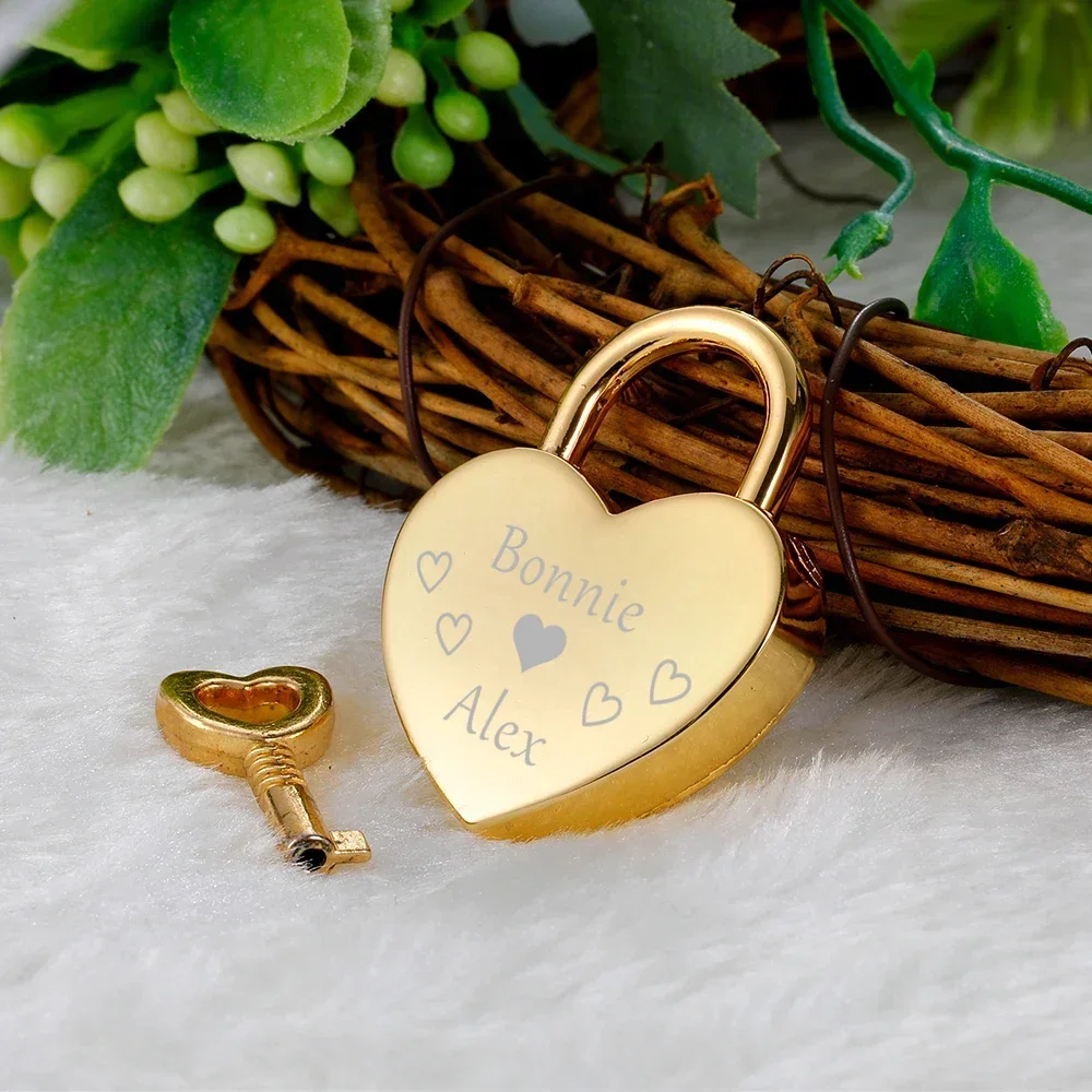 

Customized Couple Name Concentric Love Lock Key Valentine's Day Personalized Couple Keychain Key and Lock Jewelry Couple Gifts