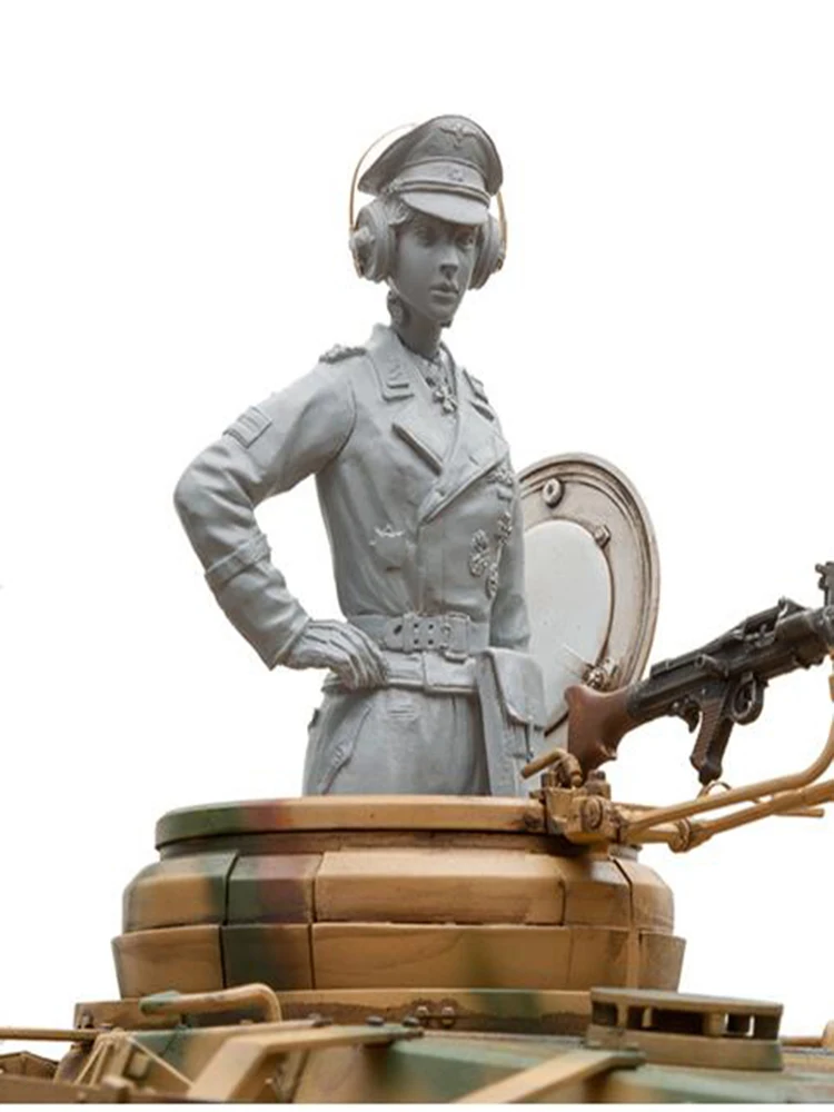 

1/16 Uncolor Female Tank Commander ( NO TANK ) toy Resin Model Miniature resin figure Unassembly Unpainted