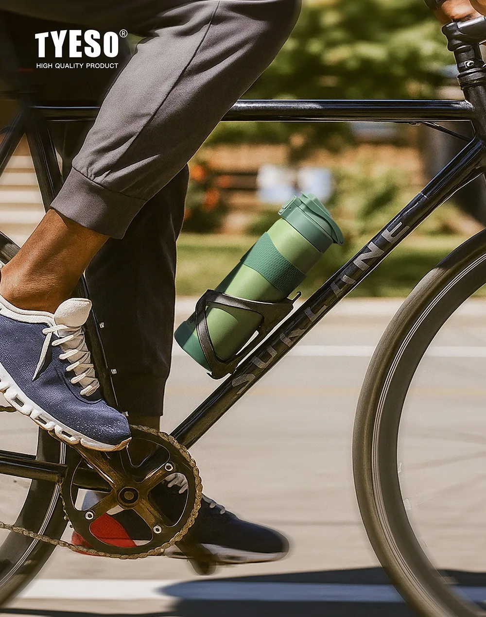TYESO Vacuum Insulated Bottle 304 Stainless Steel Portable Sports Water Bottle with Straw for Travel Cycling& Outdoor Activities
