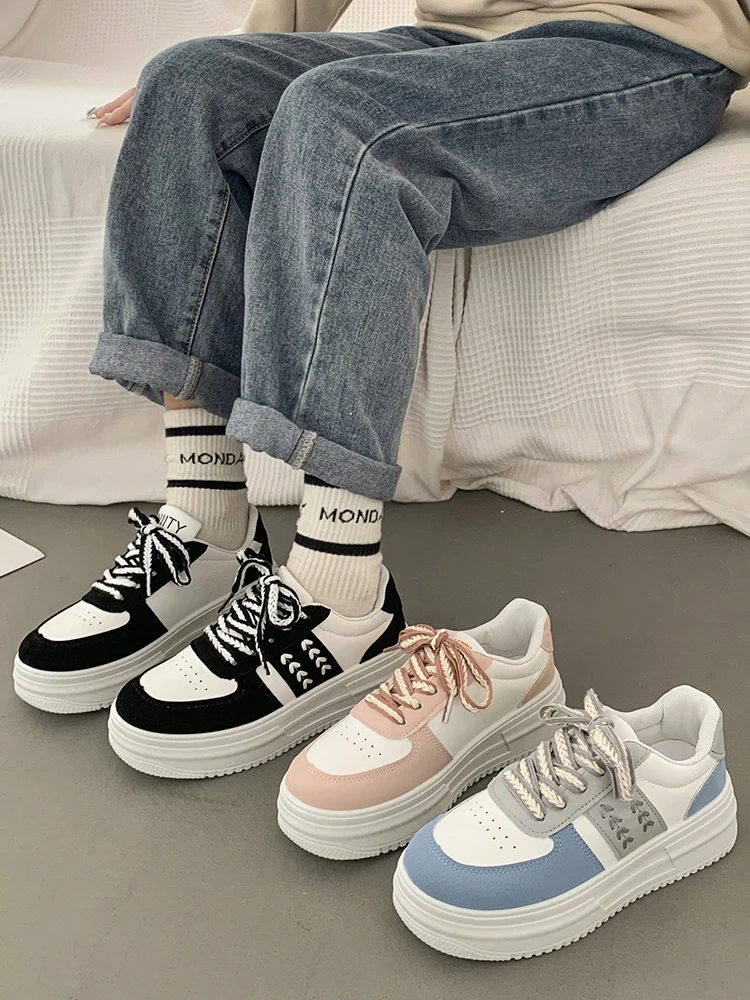 

Кроссовки женские универсальные на платформе, с круглым носком, черные, на танкетке