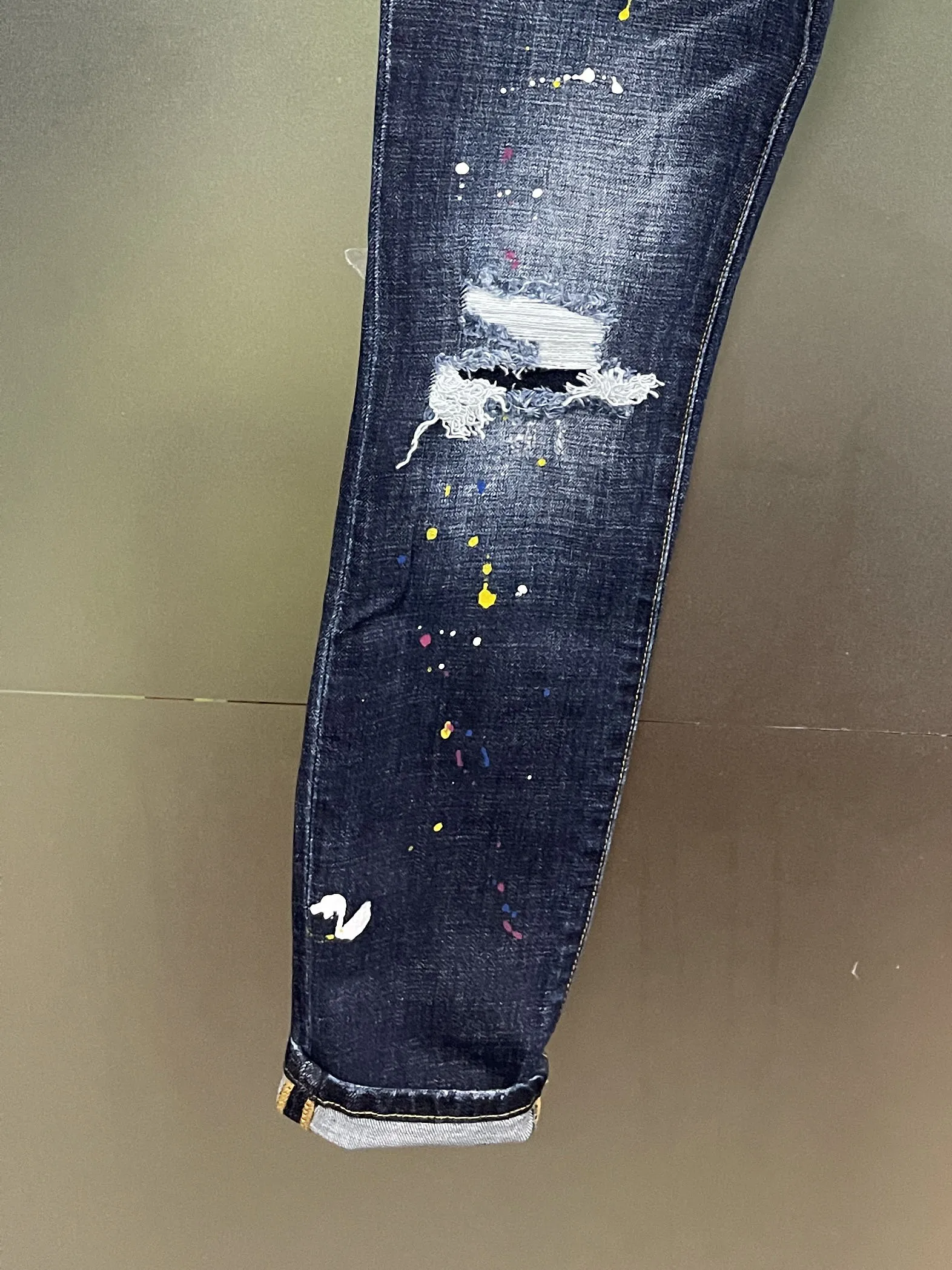 2024 D2 Jeans Fashion Spring/Summer  Men's Washed and Worn Hole Patches 3D Cut Small Feet Light Grey Pants