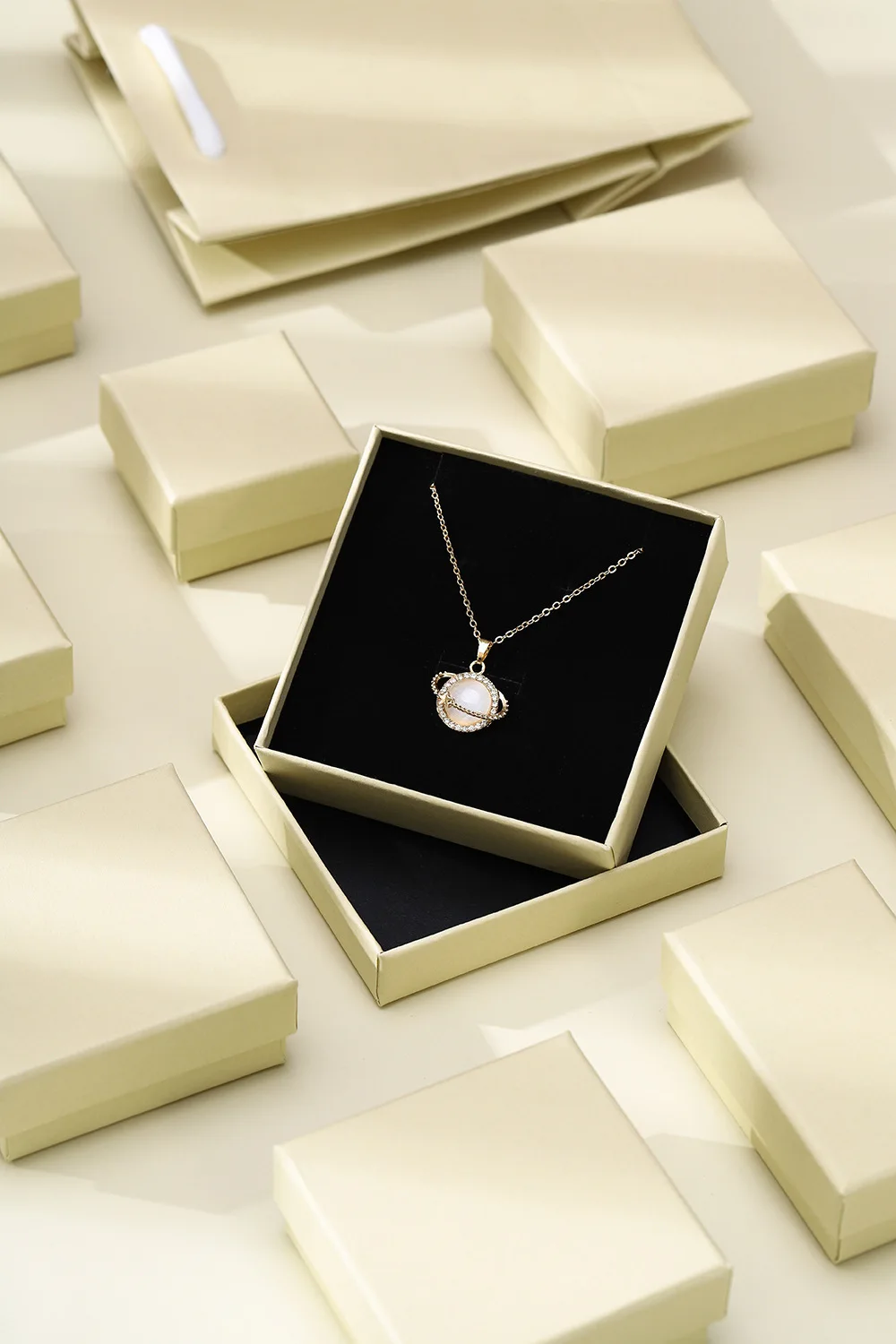 24 Stück hellgelbe Schmuckschatulle für Ringe, Ohrringe, Anhänger, Armbänder, Schutz-Aufbewahrungsbox für Hochzeit, Weihnachten, Valentinstag, Geschenk – Detail 5