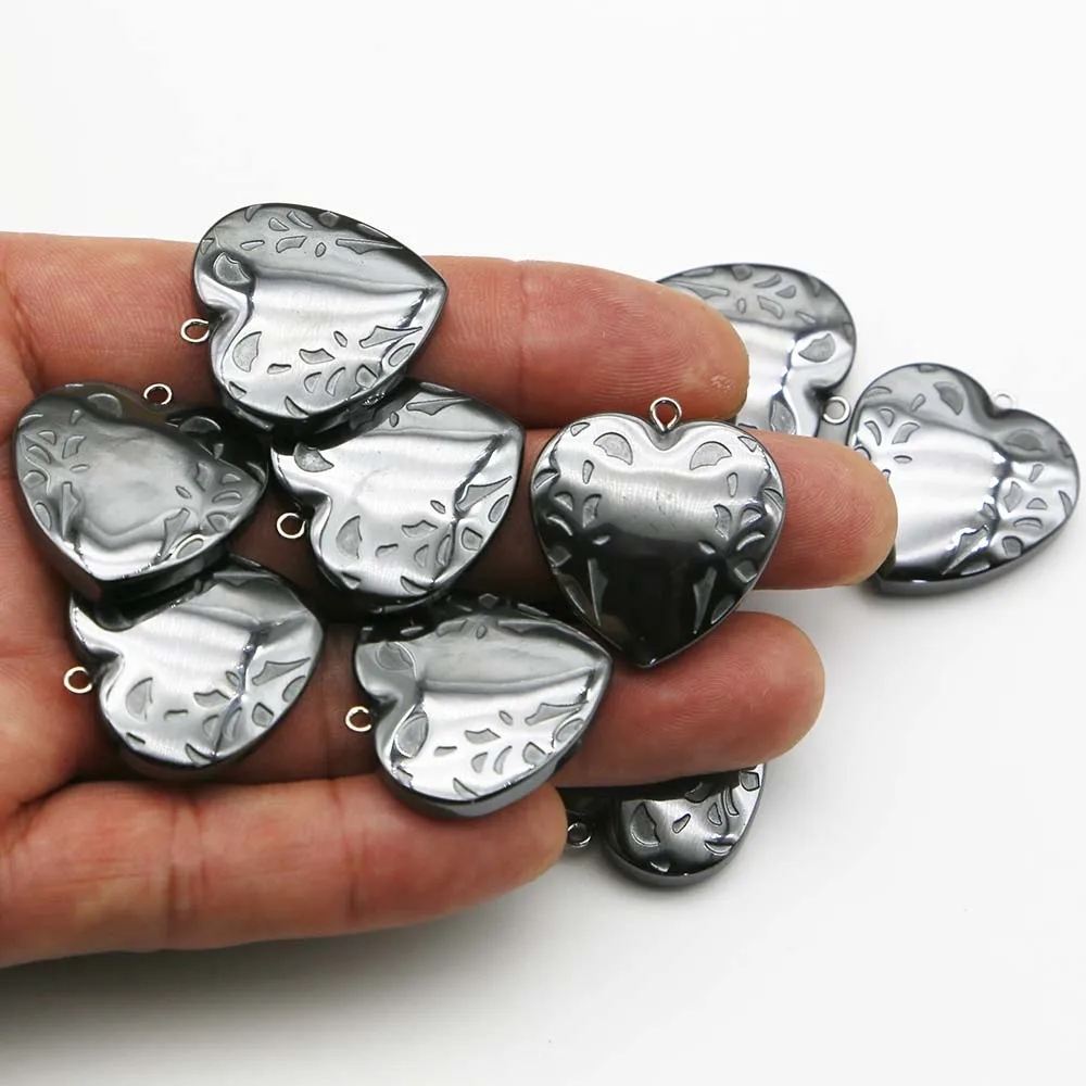 New Natural Hematite Black Gallstone Heart Shaped Carved Necklace Pendant Exquisite Fashion Charms Jewelry Gifts Wholesale 24Pcs
