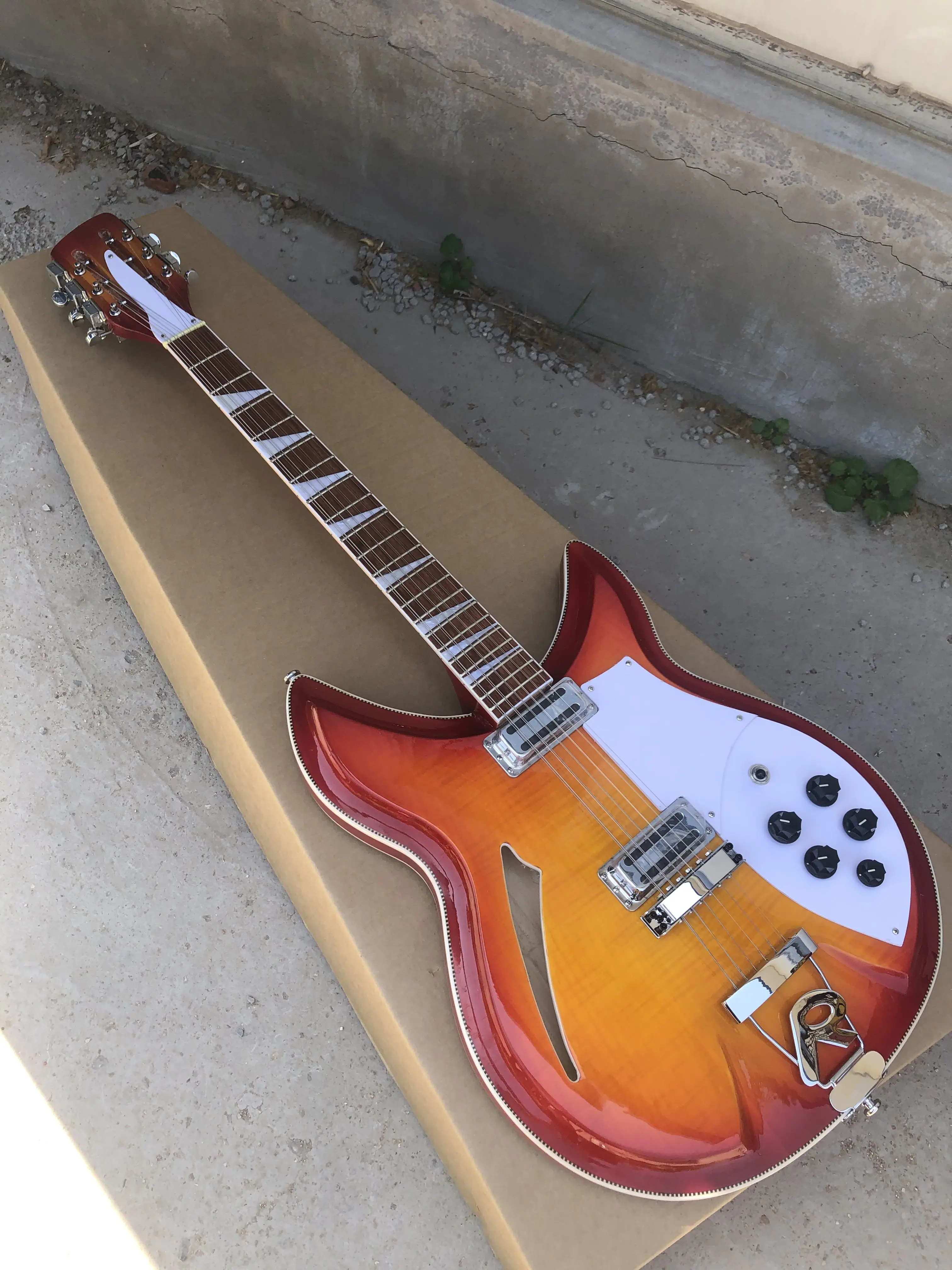 Rickenbacker electric guitar with rosewood body r shape tailpiece 12