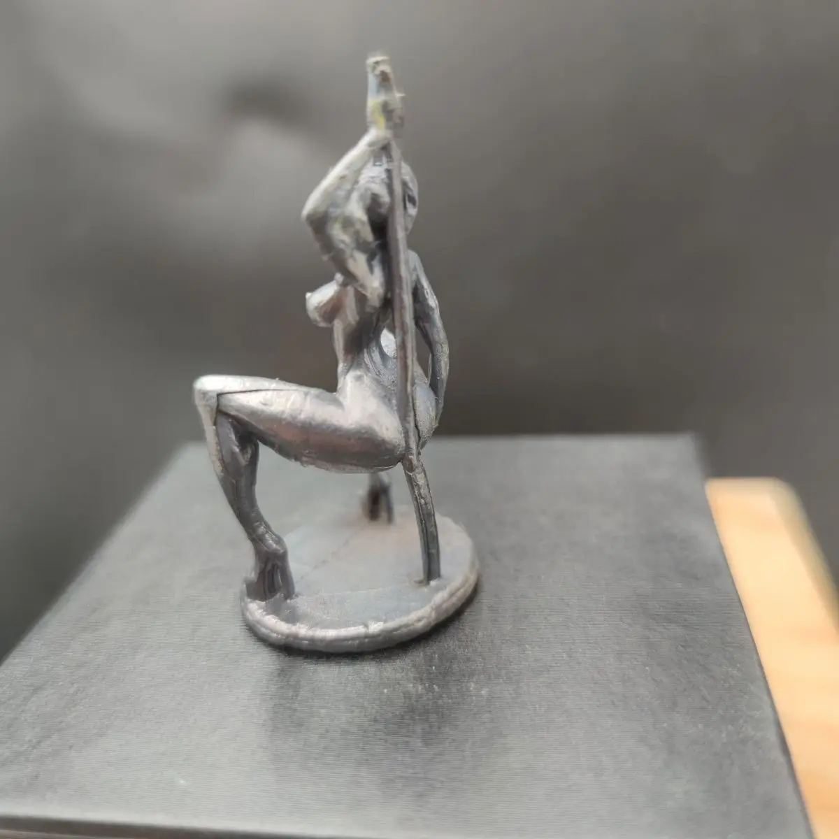 Chinese Antique Bronze Bronze Statue Hand-carved Nude Girl Body Art Ornament 4
