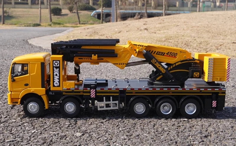 Diecast 1:35 Scale XCMG SQZ4500 Folding Arm Heavy Crane