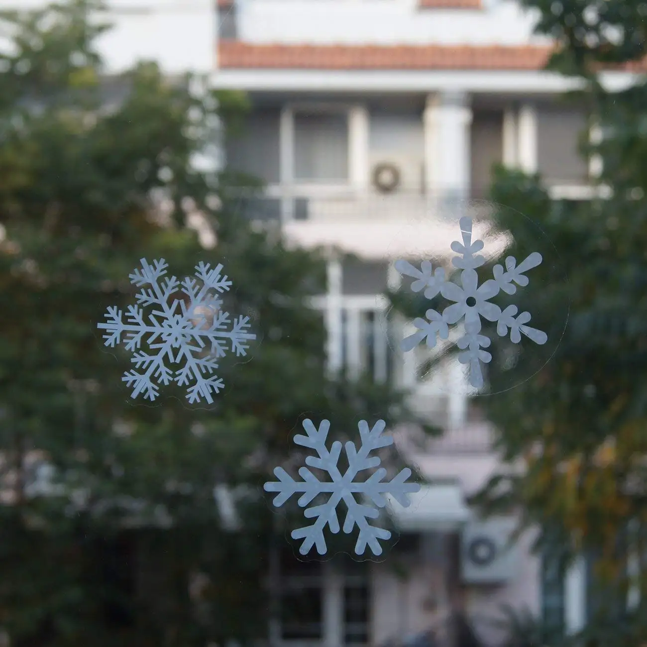 Window Flakes 14 Snowflake, Big Flakes Pack of Snowflake Clings