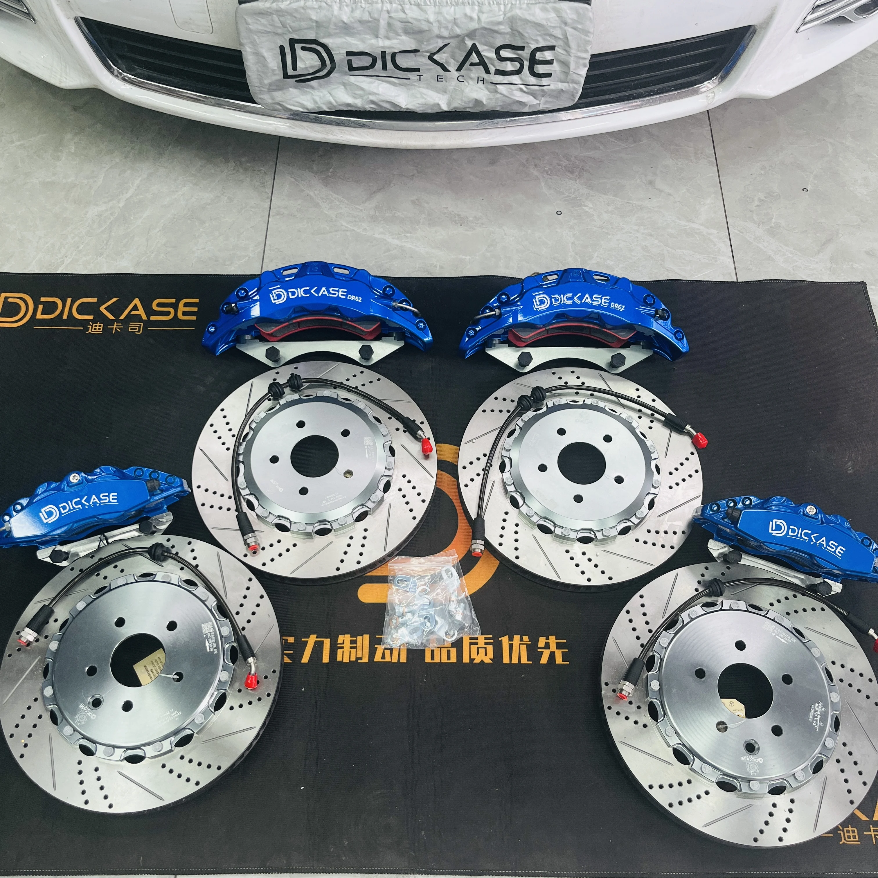 DR6/D42 Lightweight split forged calipers Dicase New design 6/4 piston with 345/355mm rotor for Chrysler 300c